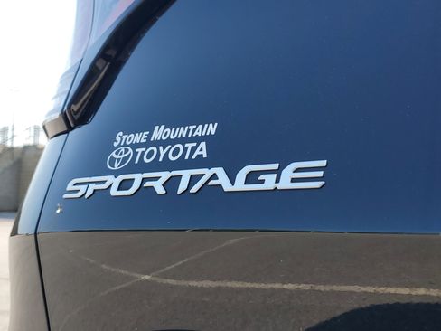 Used 2025 Kia Sportage LX FWD image 7