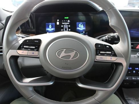 Used 2025 Hyundai Elantra SEL FWD image 12
