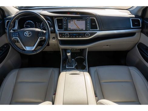 Used 2019 Toyota Highlander XLE image 20