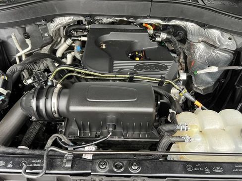Used 2020 Ford Explorer XLT AWD/4WD image 31