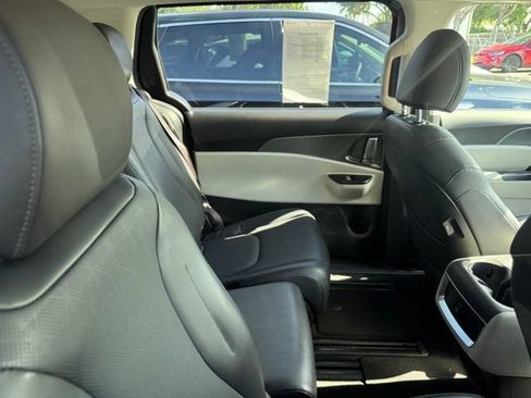 Used 2024 Kia Carnival LX FWD image 5