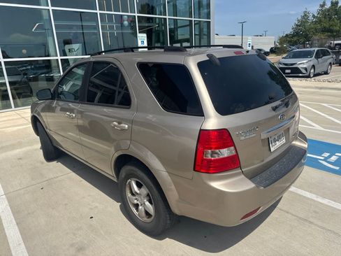 Used 2008 Kia Sorento 4WD image 4