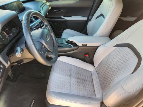Used 2019 Lexus UX 200 image 13