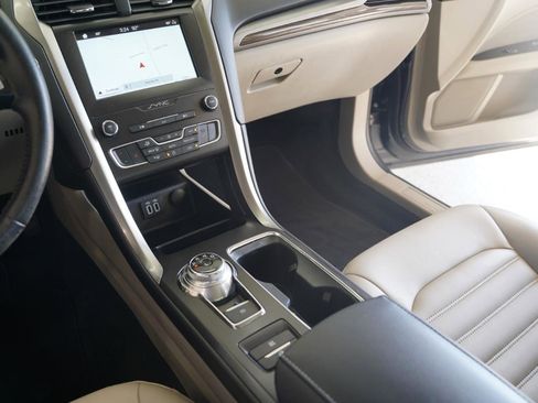 Used 2019 Ford Fusion SEL FWD image 21