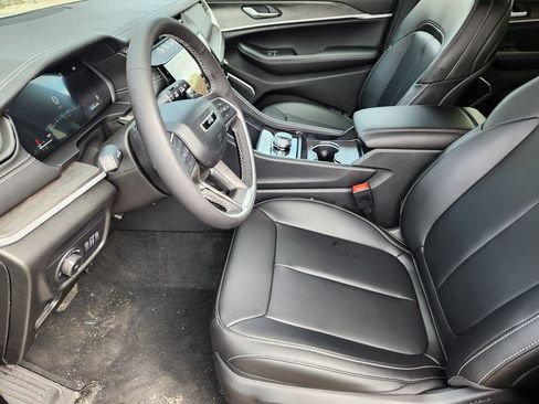 New 2026 Jeep Grand Cherokee Limited AWD/4WD image 11