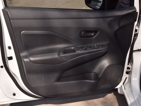 Used 2020 Nissan Versa S image 33