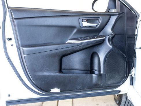 Used 2015 Toyota Camry LE image 14