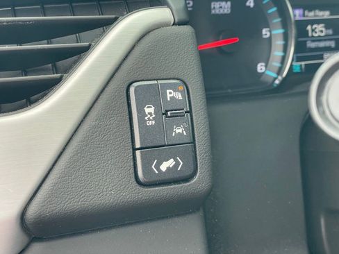 Used 2020 GMC Yukon SLE w/ SLE Value Package AWD/4WD image 16