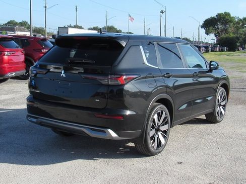 New 2025 Mitsubishi Outlander SE image 3