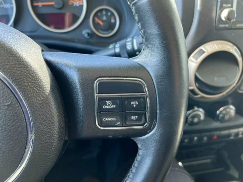 Used 2016 Jeep Wrangler Unlimited Sahara AWD/4WD image 19