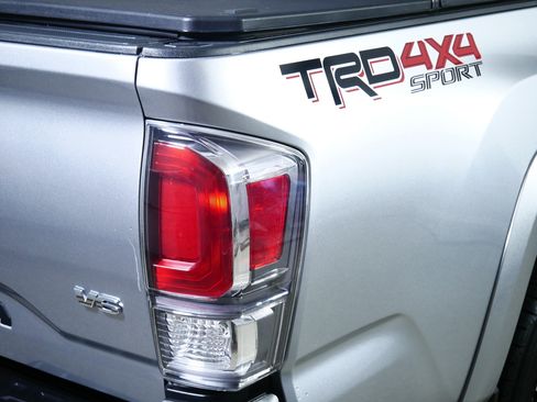 Used 2023 Toyota Tacoma TRD Sport w/ TRD Premium Sport Package AWD/4WD image 17