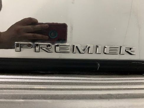 Used 2025 Chevrolet Tahoe Premier AWD/4WD image 35