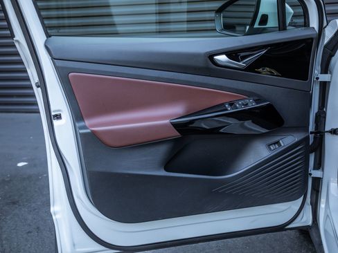 Used 2021 Volkswagen ID.4 Pro S w/ Gradient Package image 16