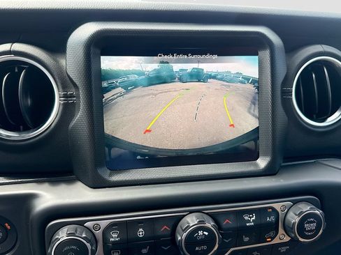Used 2021 Jeep Wrangler Unlimited Sahara w/ Cold Weather Group AWD/4WD image 15