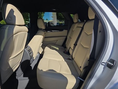 Used 2018 Cadillac XT5 FWD image 16