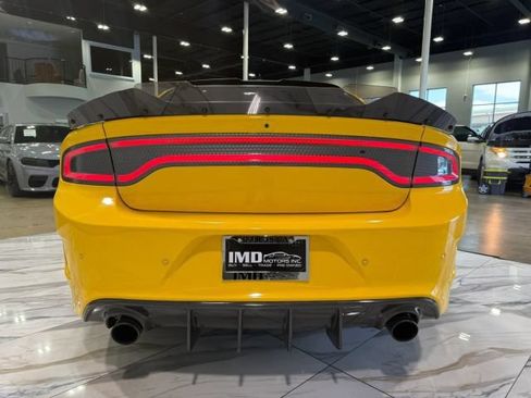 Used 2017 Dodge Charger R/T RWD image 4