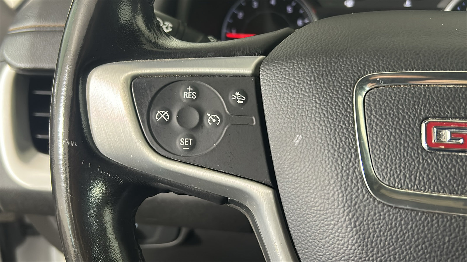 Used 2020 GMC Terrain SLE FWD image 19