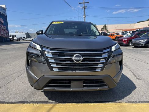 Used 2024 Nissan Rogue S FWD image 5