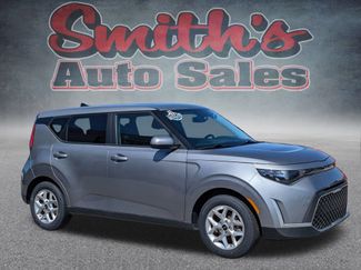 Used 2023 Kia Soul S image 1