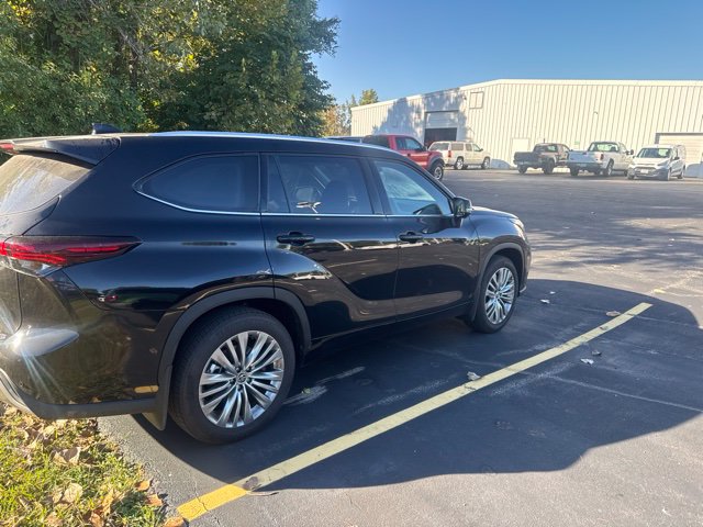Used 2026 Toyota Highlander Platinum AWD/4WD image 5