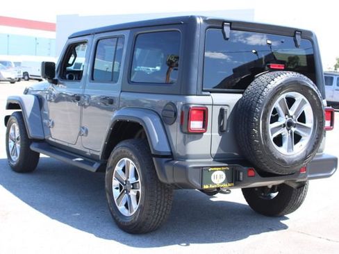 Used 2022 Jeep Wrangler Unlimited Sahara w/ Cold Weather Group AWD/4WD image 3