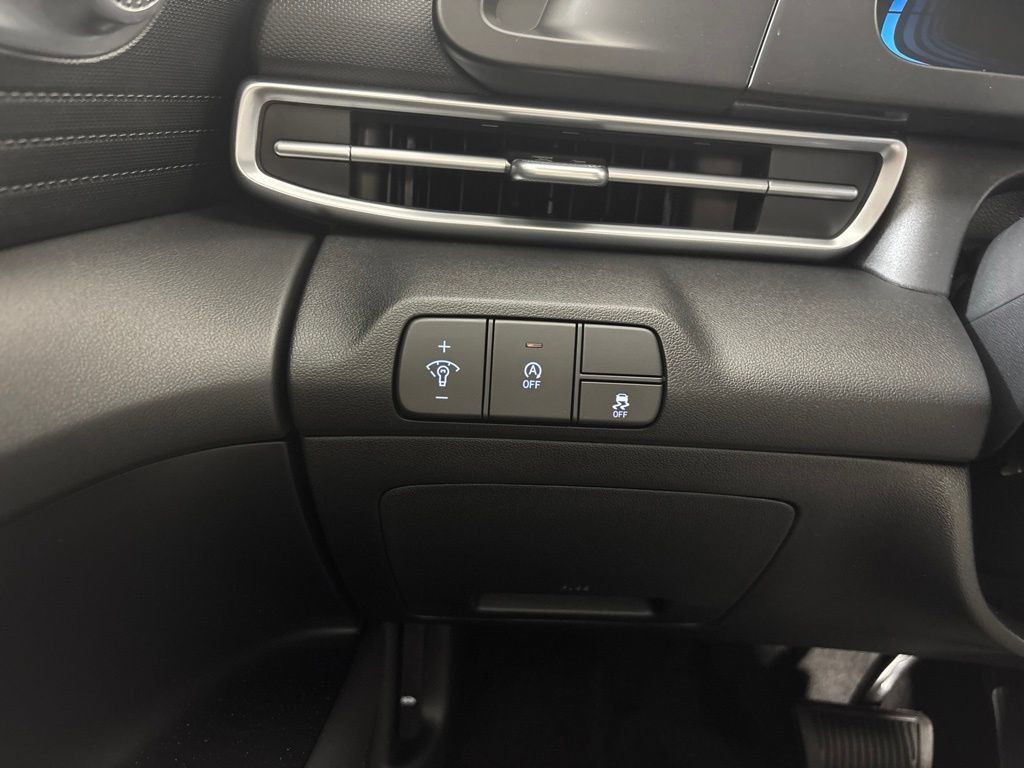 New 2026 Hyundai Elantra SE FWD image 32