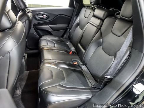 Used 2019 Jeep Cherokee Limited AWD/4WD image 11