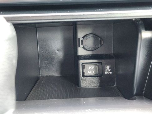Used 2014 Toyota Camry SE FWD image 11