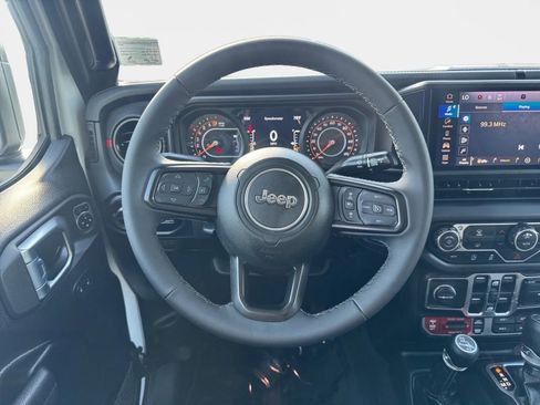 Used 2026 Jeep Gladiator Rubicon AWD/4WD image 15