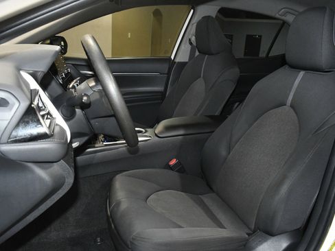 Used 2021 Toyota Camry LE image 7