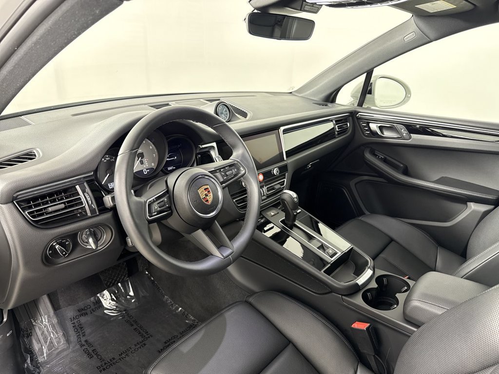 Certified 2025 Porsche Macan S AWD/4WD image 4