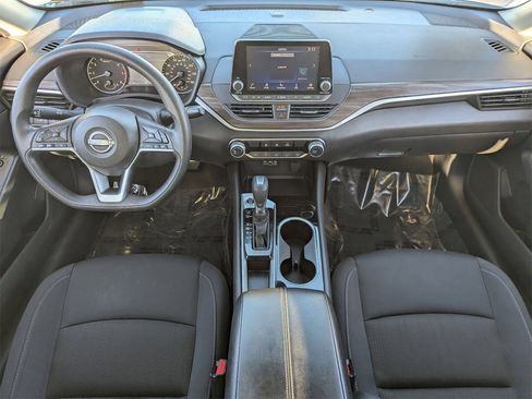 Used 2024 Nissan Altima 2.5 SV image 12