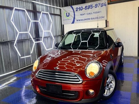 Used 2011 MINI Cooper Hardtop FWD image 3