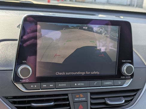 Used 2025 Nissan Altima 2.5 SR FWD image 14