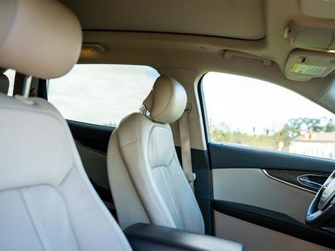 Used 2020 Lincoln Nautilus Reserve w/ Equipment Group 201A image 8