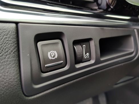 New 2025 Cadillac XT6 Luxury image 16