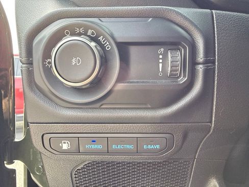 Used 2024 Jeep Wrangler Unlimited Sahara w/ Safety Group AWD/4WD image 25