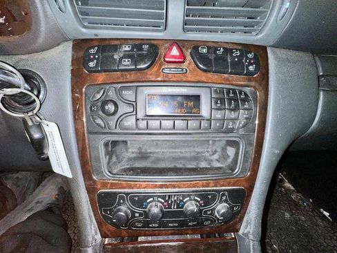 Used 2004 Mercedes-Benz C 240 4MATIC Sedan image 34