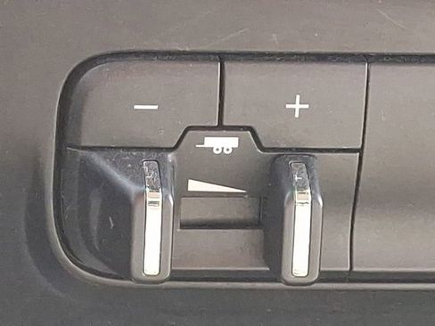 Used 2017 RAM 1500 Express image 22