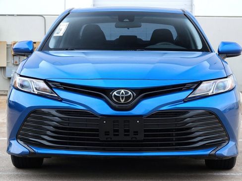 Used 2019 Toyota Camry LE FWD image 14