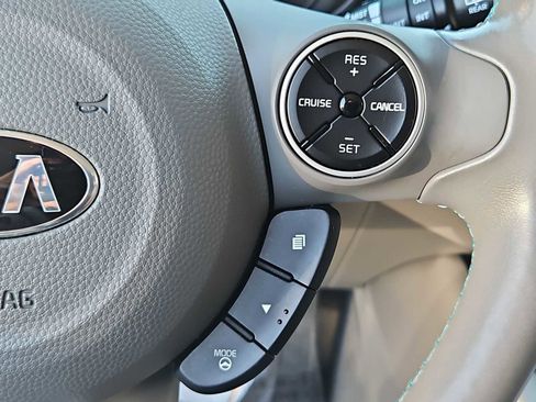 Used 2017 Kia Soul EV + image 25