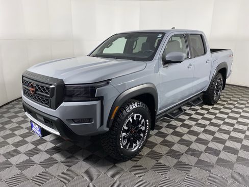 Used 2022 Nissan Frontier PRO-4X image 11