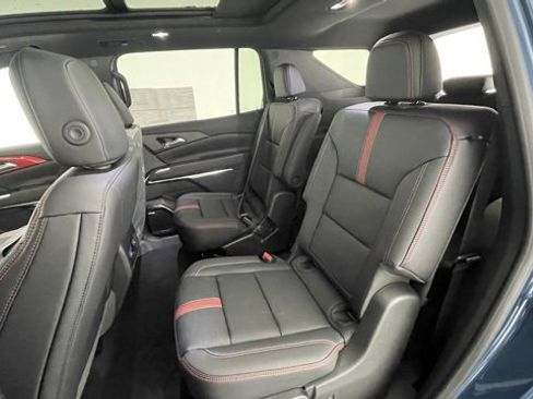Used 2025 Chevrolet Traverse RS image 44