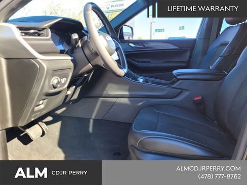 New 2025 Jeep Grand Cherokee L Altitude AWD/4WD image 5