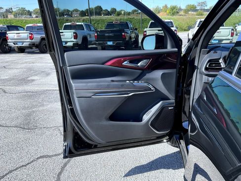 Certified 2024 Chevrolet Traverse RS w/ LPO, Floor Liner Package image 9