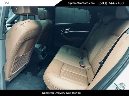 Used 2021 Audi e-tron Premium AWD/4WD image 23