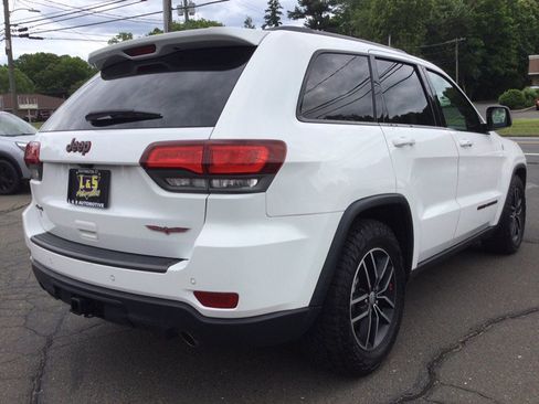 Used 2017 Jeep Grand Cherokee Trailhawk AWD/4WD image 8