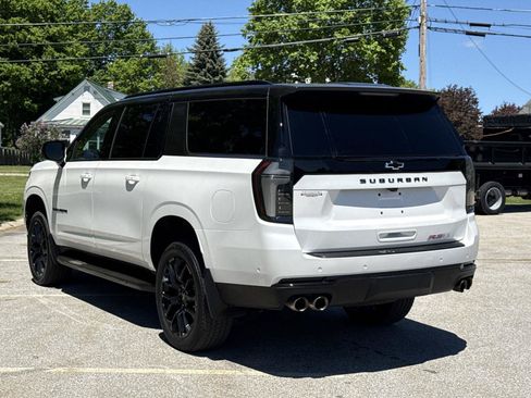 Used 2025 Chevrolet Suburban RST w/ Comfort Package AWD/4WD image 6