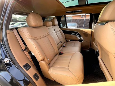 New 2025 Land Rover Range Rover Long Wheelbase SE image 27