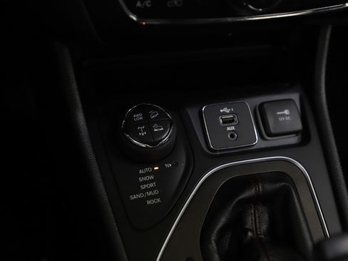 Used 2019 Jeep Cherokee Trailhawk w/ Cold Weather Group image 23